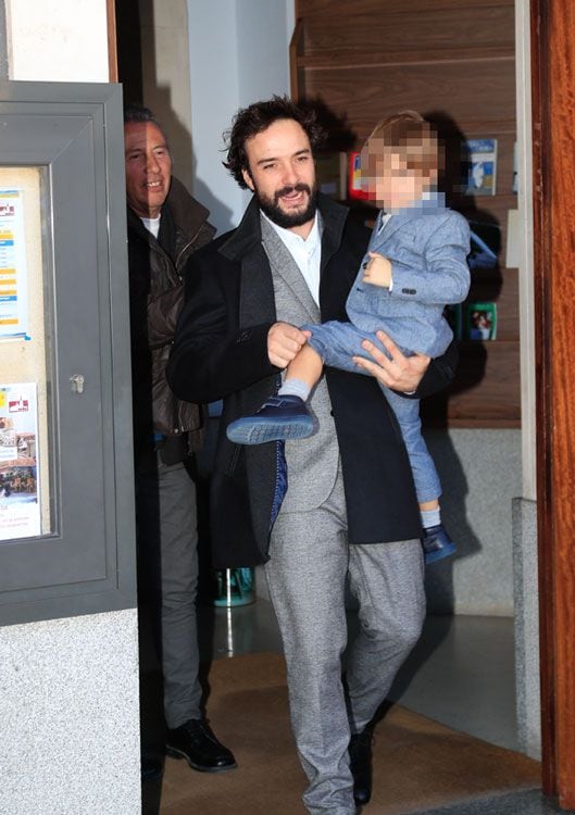 Marido de Elena Furiase con su hijo mayor, Noa 