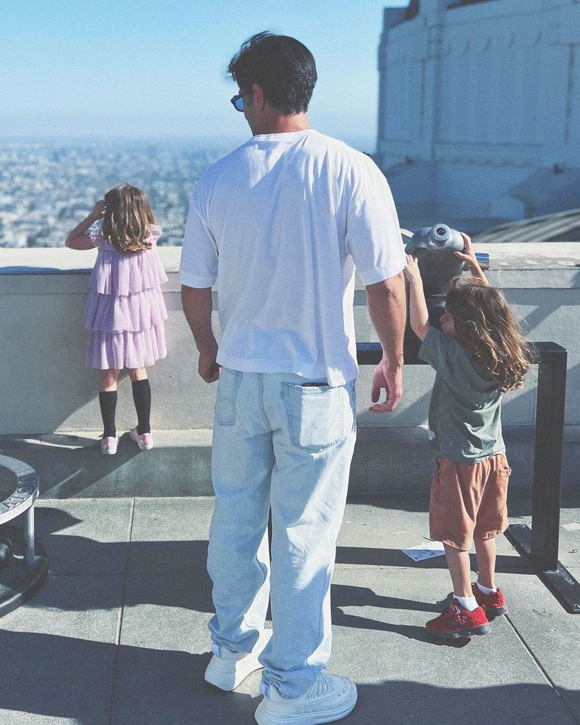 Jwan Yosef con sus hijos Lucía y Renn