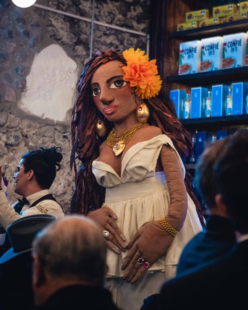 La cantante quedó impactada con las tradiciones llenas de flores y colores