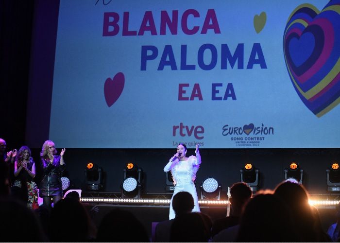 Blanca Paloma canta 'Eaea'
