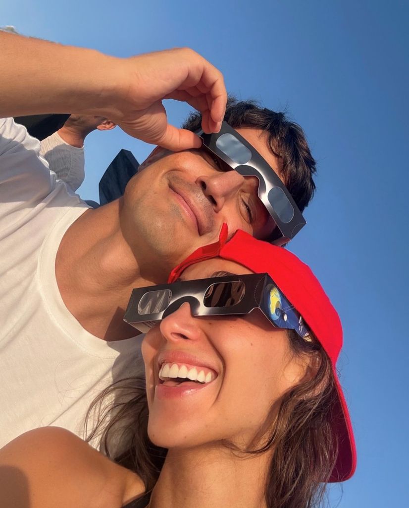 La pareja disfrutó del eclipse un día antes del cumpleaños del actor
