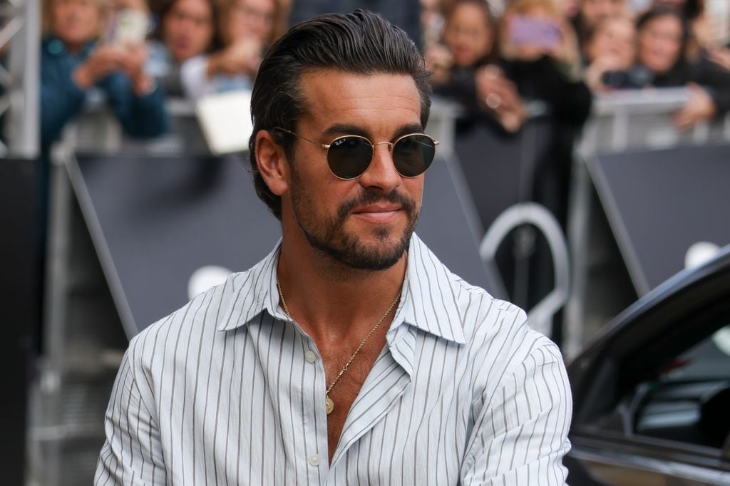 Mario Casas llegando al Festival de San Sebasián 