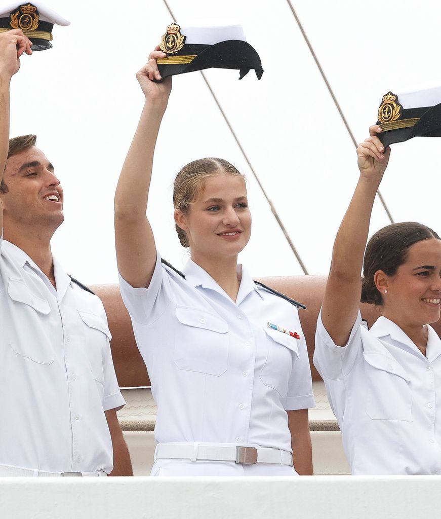 Leonor aterriza en Marín y concluye su formación naval
