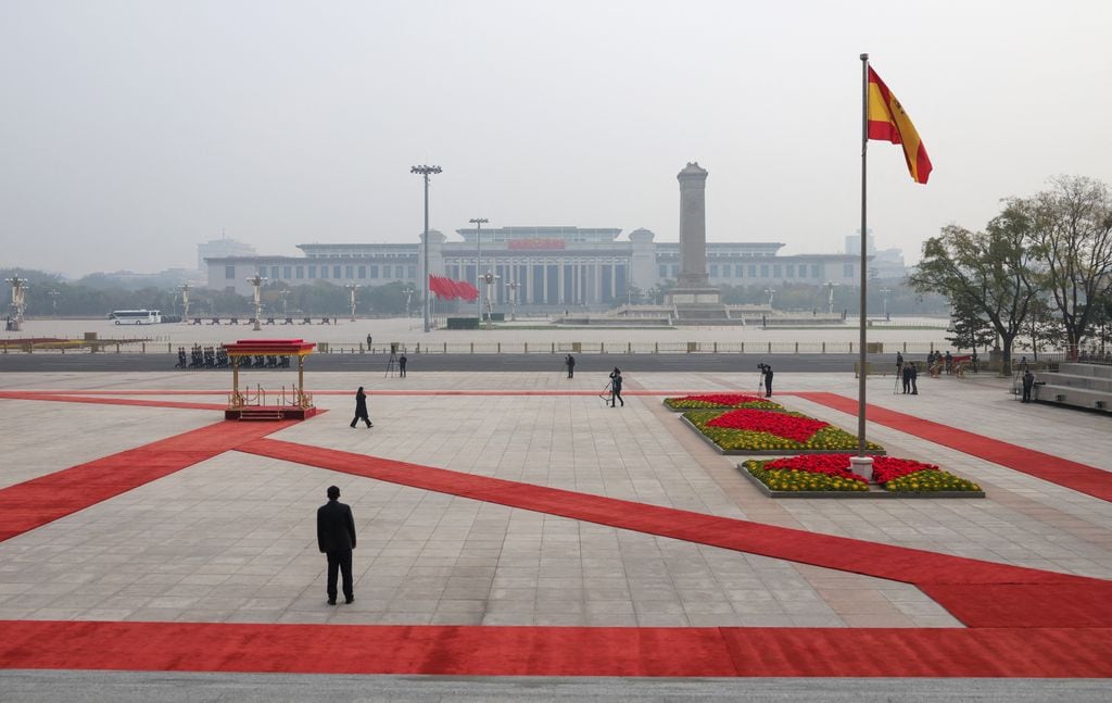 La Plaza del Este de Pekín ha sido el escenario de la bienvenida oficial a los Reyes