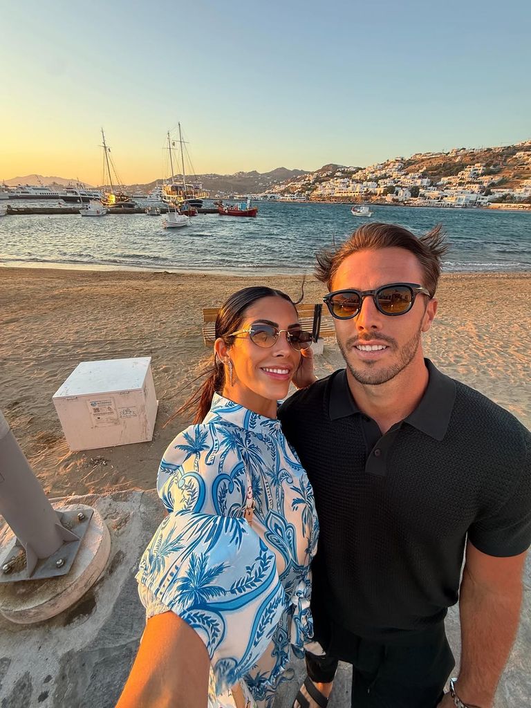 La pareja posa desde Mykonos