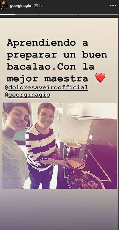 Una masterclass de cocina y juegos con los niños, Georgina Rodríguez disfruta de la visita de su suegra