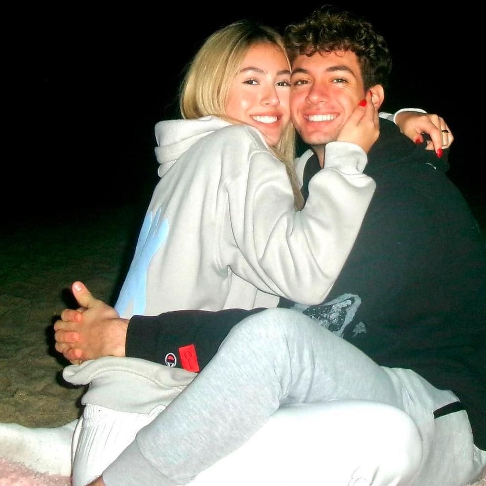 Christopher Levy con su novia Ivy