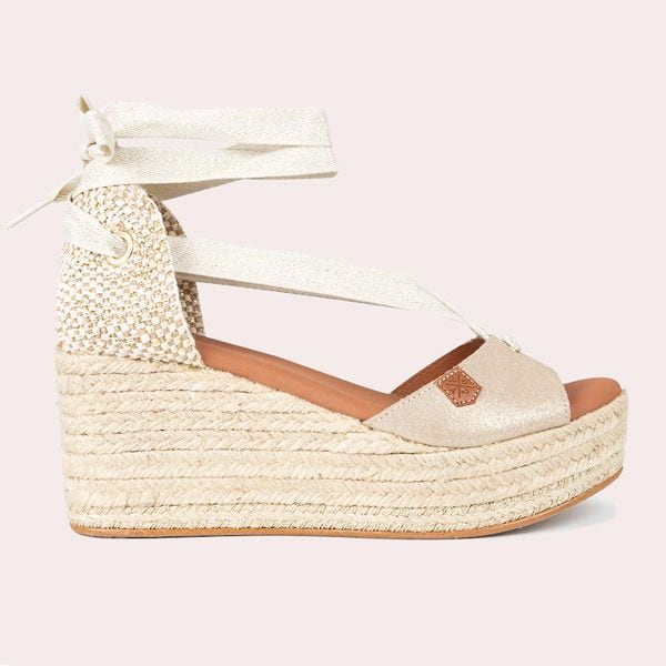 Sandalias de mujer de cuña en serraje con lazada