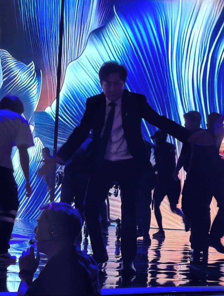 Nawat Itsaragrisil se apresuró a ayudar a Miss Universe Jamaica, al igual que Raúl Rocha