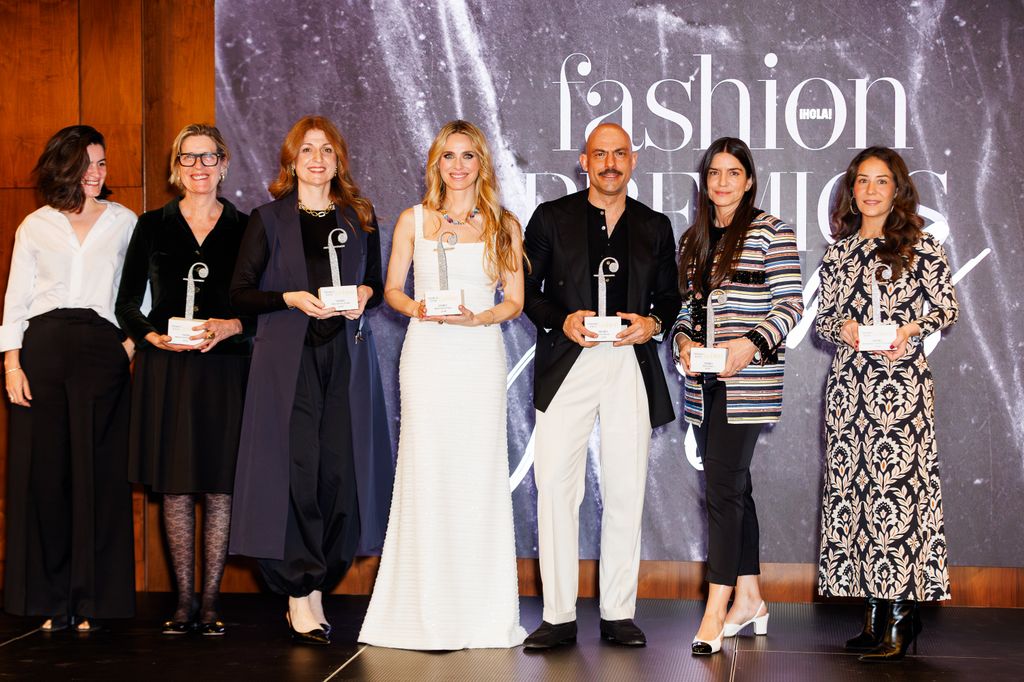De izquierda a derecha: Carmen Mazarrasa, diseñadora de Grassy y Patricia Reznak, directora creativa de Grassy; Paloma Fernández Monroy, directora general de Suarez; Vanesa Romero, embajadora de Jose Luis Joyerías; Raul Romero recogió el premio otorgado a Roberto Coin; Flavia Moreno-Barberá, directora de Relaciones Públicas de CHANEL IBERIA, y Begoña Torrontegui, Talents and Entertainment manager de Cartier