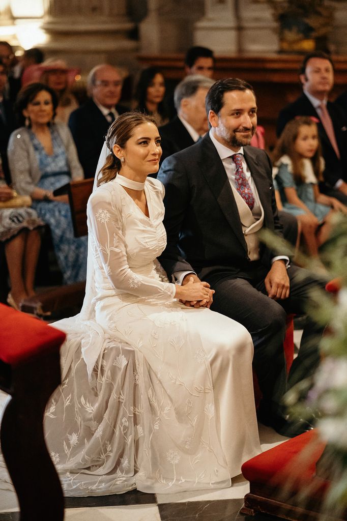Boda de Chus con vestido convertible de flores bordadas