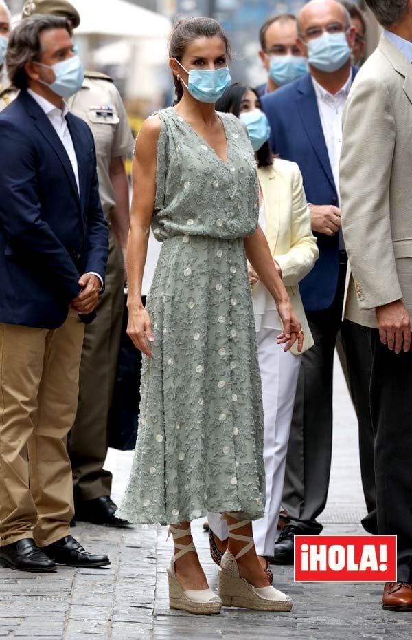 Reina Letizia con vestido de lunares