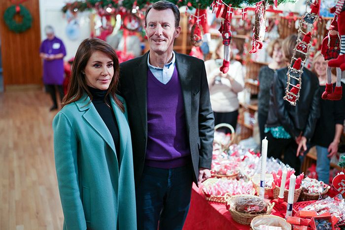 Joaquín y Marie de Dinamarca en mercadillo navideño