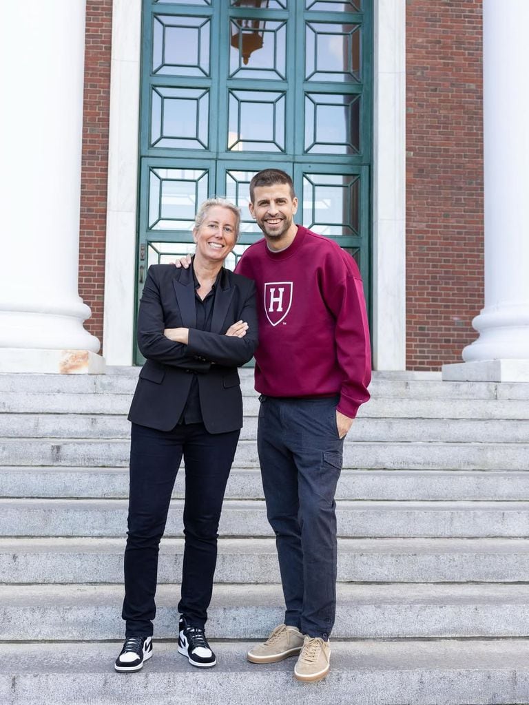 Piqué, junto a Anita Elberse, profesora de MBA en Harvard