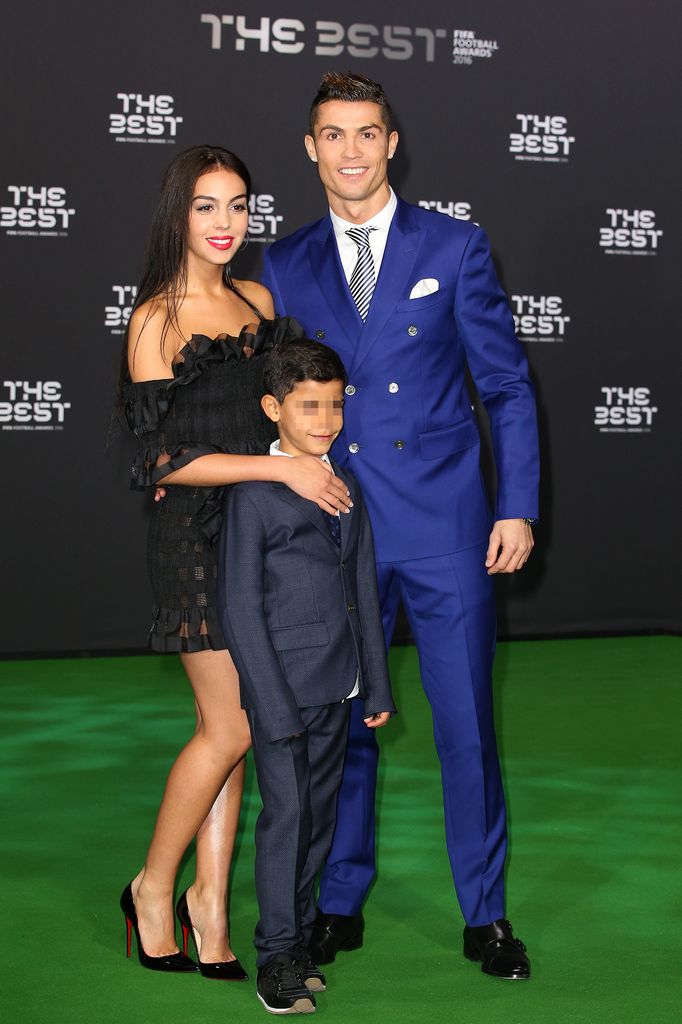 La pareja, con Cristiano Jr. en la Gala The Best 2017 en Londres
