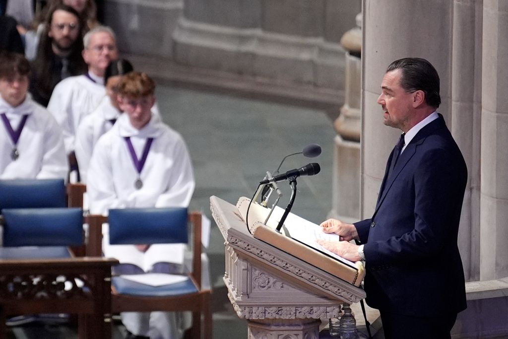 Leonardo DiCaprio pronuncia un discurso en el funeral de Jane Godall en la Catedral de Washington el 12 de noviembre de 2025