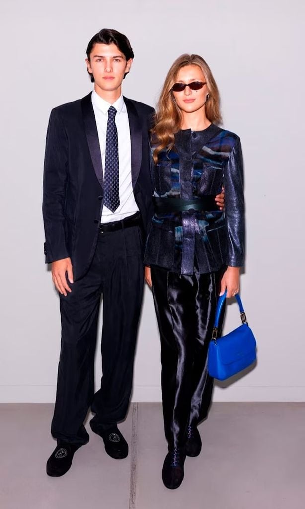 Nicolás de Dinamarca y su novia en el desfile de Armani