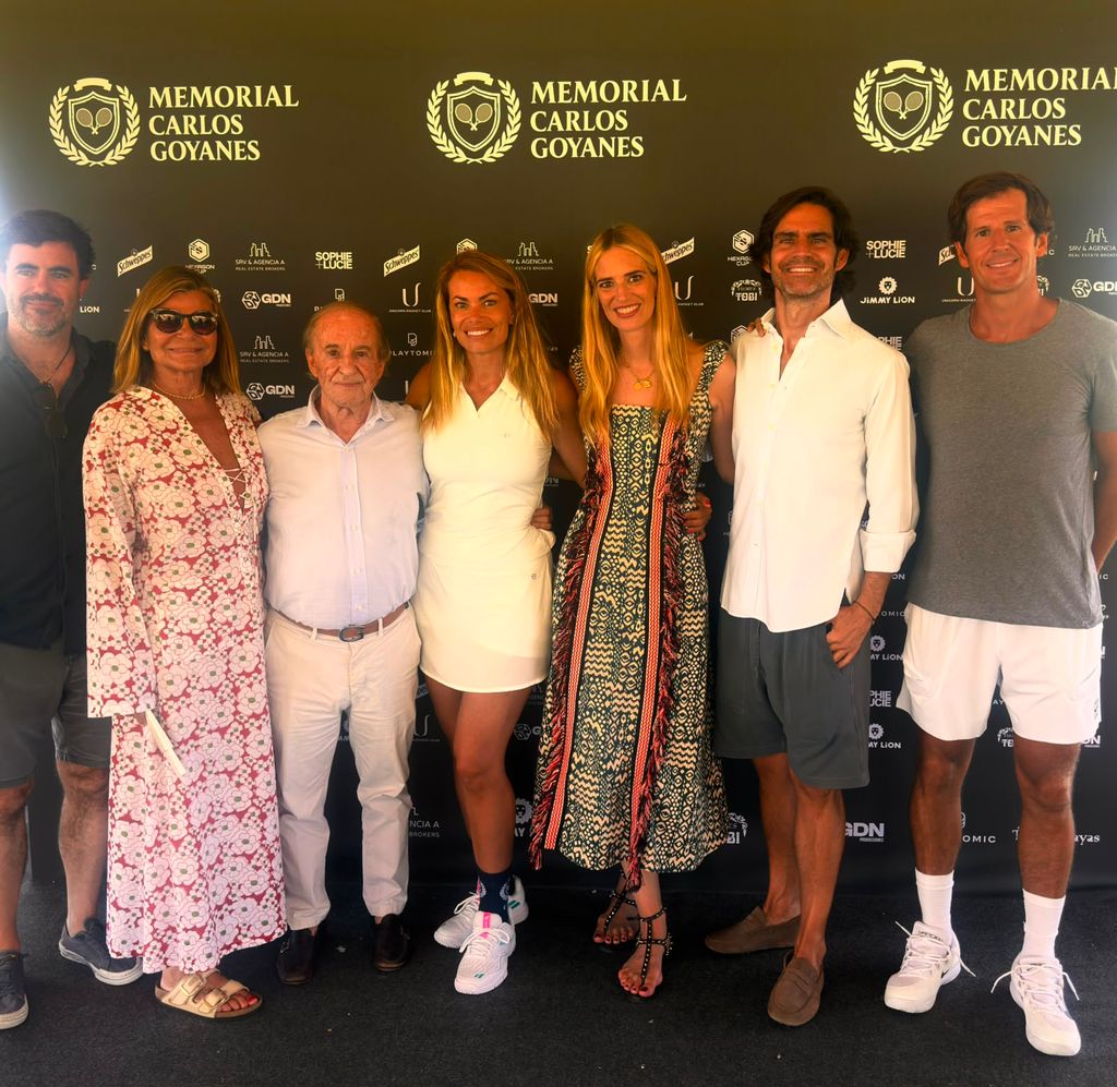 Cari Lapique y Carla Goyanes, arropadas por familiares y amigos en la segunda edición del Memorial Carlos Goyanes de Pádel