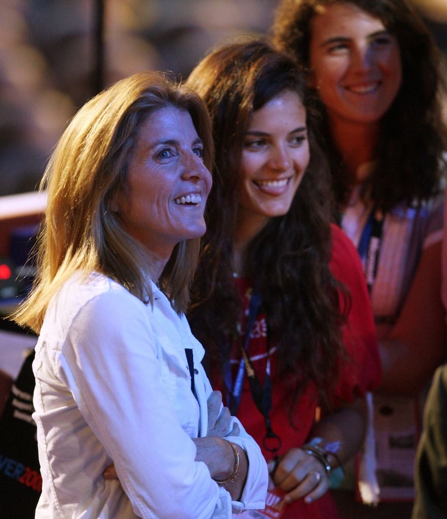 Tatiana Schlossberg y su madre Caroline Kennedy Schlossberg