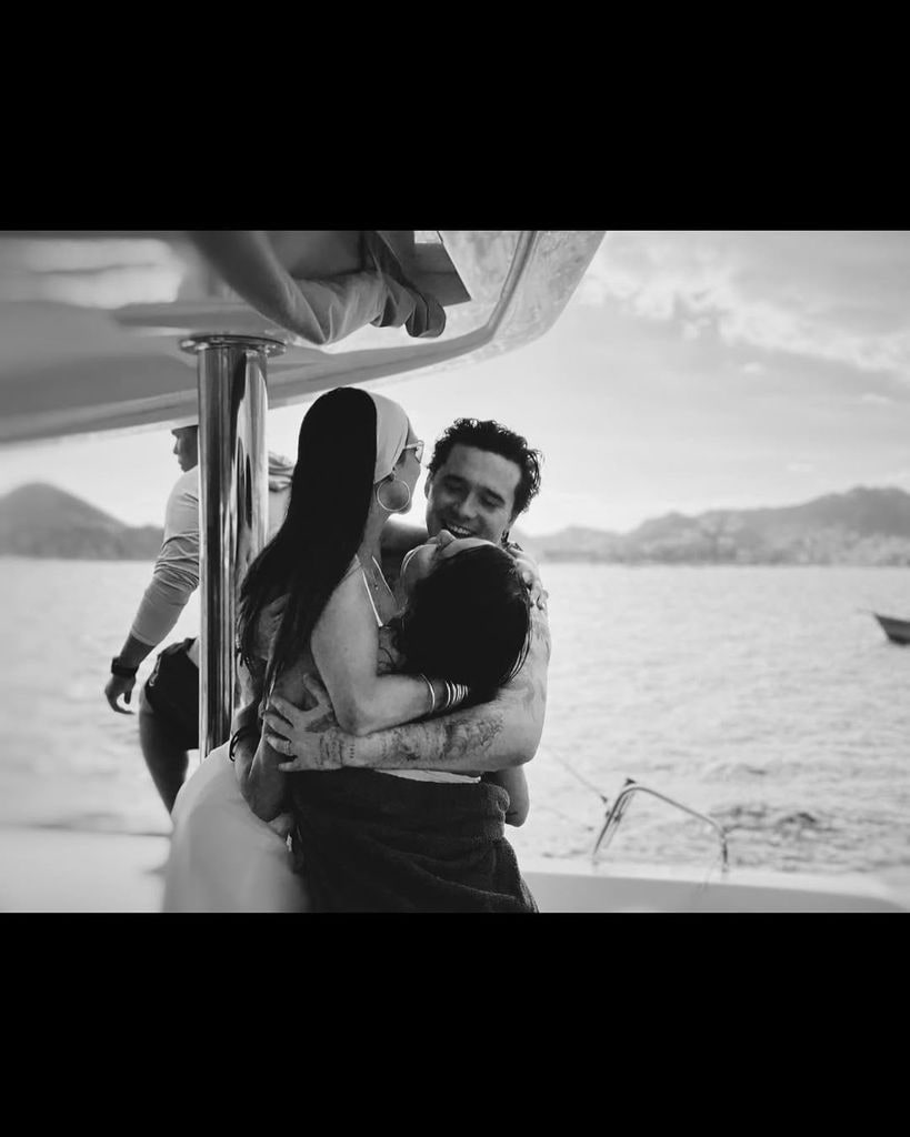 nicola peltz y selena gomez  y brooklyn beckham