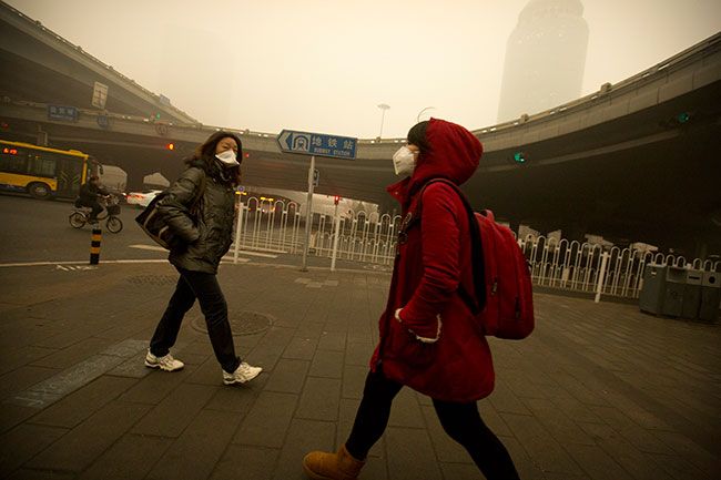 Mujeres con mascarillas