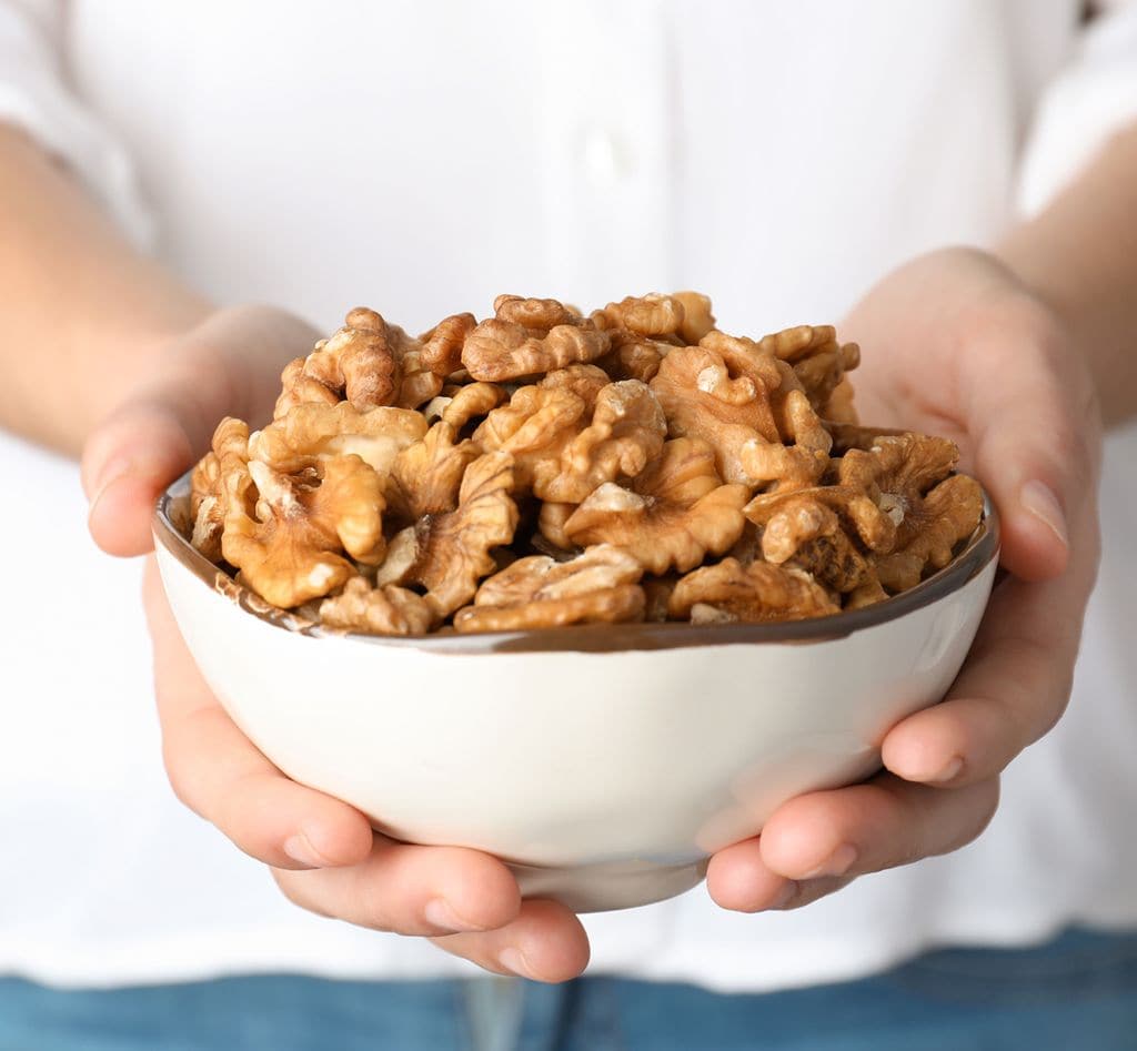 De los alimentos de origen vegetal, las nueces son grandísimas aliadas si queremos optar por alimentos ricos en Omega 3. 