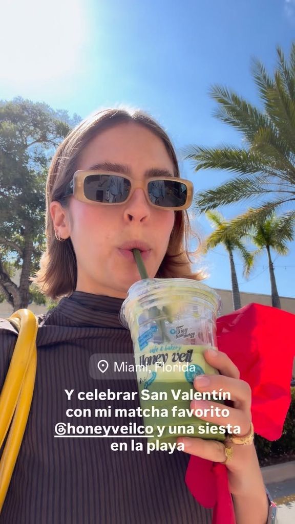 Andy tomando su matcha favorito en Miami