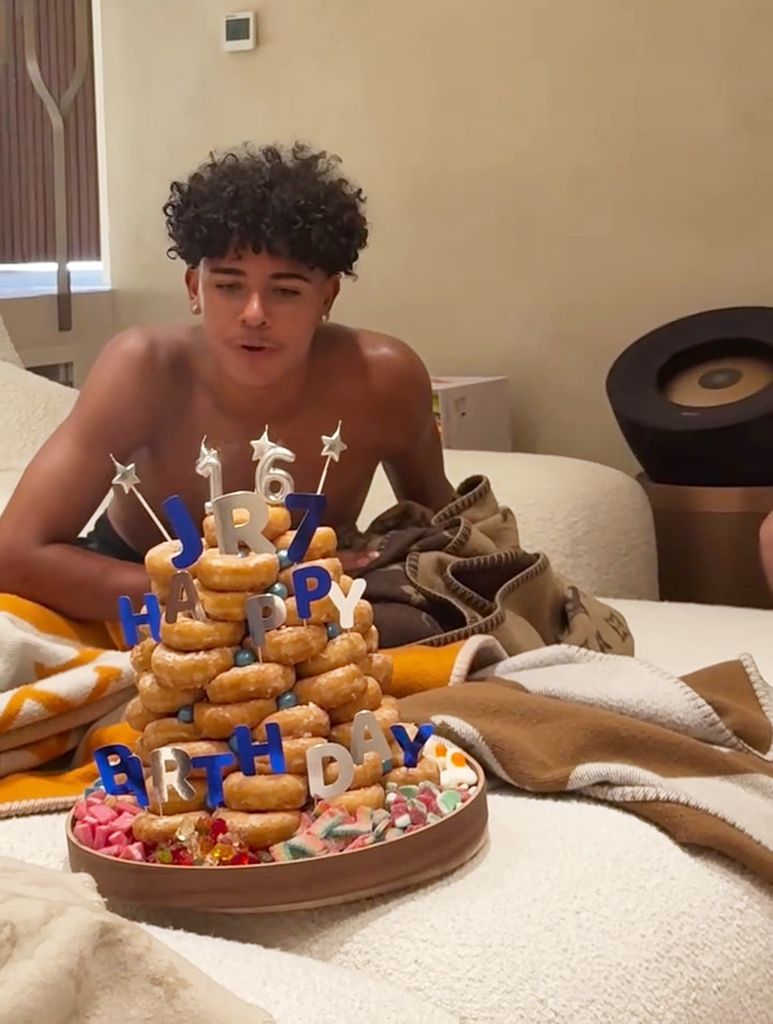 Cristiano Ronaldo Junior celebró sus 16 años rodeado de la alegría de sus amigos y el cariño de la familia