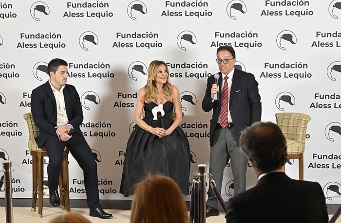 Ana Obregón presentando la fundación Aless Lequio