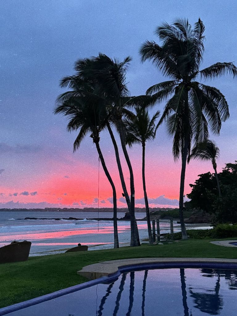 Pepe Aguilar compartió un mensaje en sus redes sociales, acompañado por las fotografías de un atardecer. 