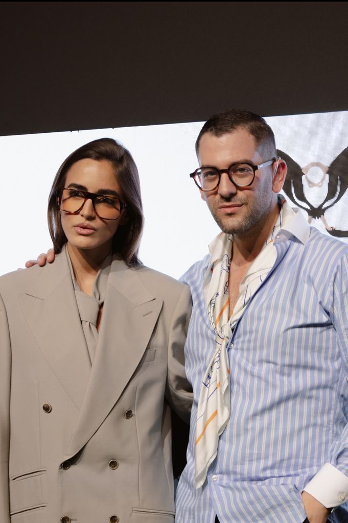 Junto a Baro Lucas, diseñador de su traje de novia
