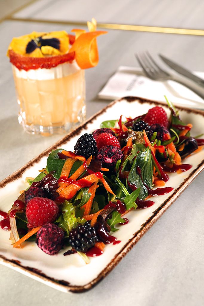 Paso a paso: ENSALADA DE FRUTOS ROJOS CON VINAGRETA DE MEZCAL