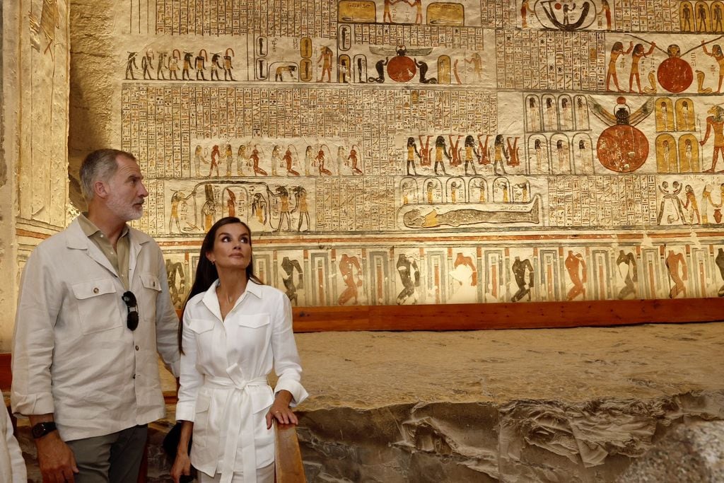 Los reyes Felipe y Letizia en las tumbas de los faraones del Valle de los Reyes en Egipto