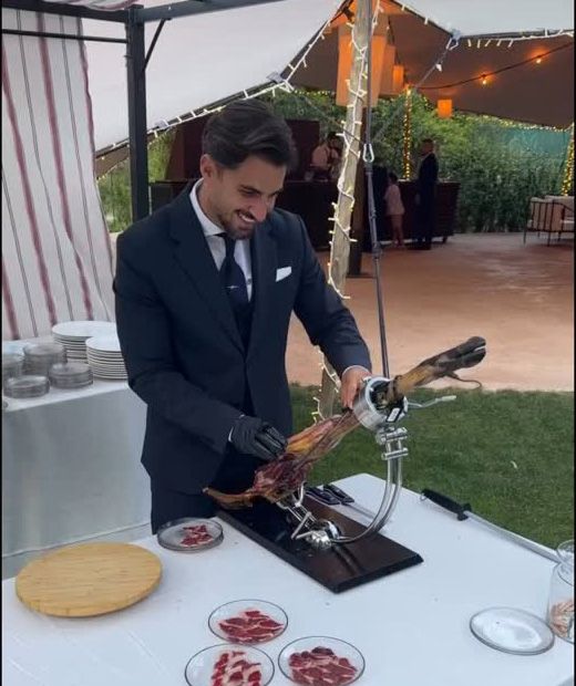 El jamón fue uno de los platos estrellas en el convite
