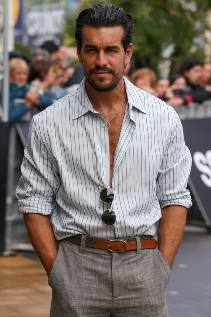 Mario Casas llegando al Festival de San Sebasián 