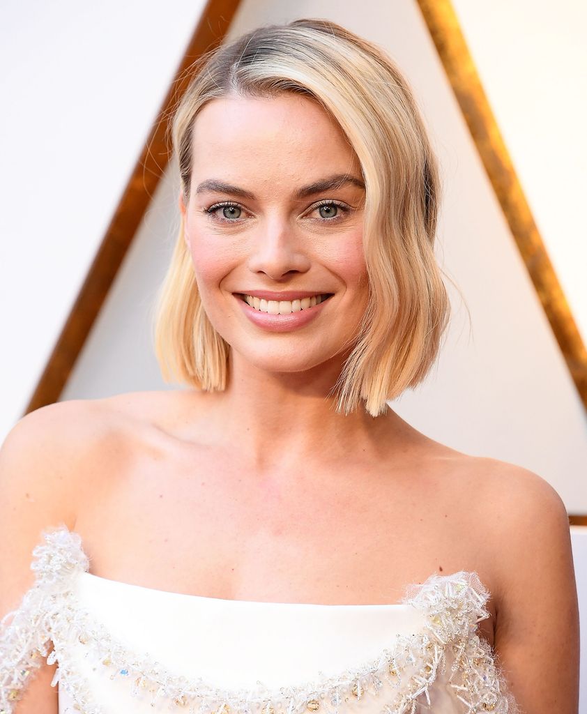 Si quieres llevarlo estilizado como  Margot Robbie, debes considerar tu rutina y el tiempo que te tomará. 