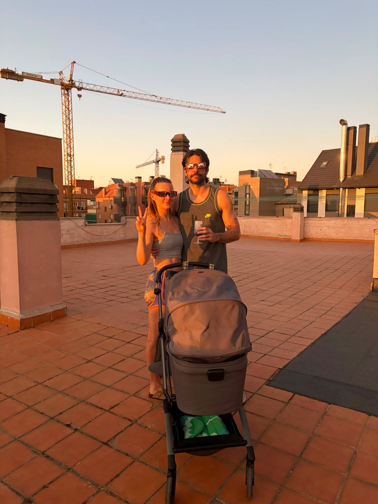 Alba y Jon han disfrutado de un verano tranquilo, enfocados en su hijo