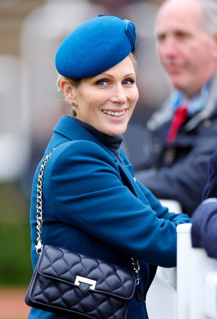 Zara Tindall en el 'Super Saturday' 2025, en las carreras de caballos de Cheltenham.