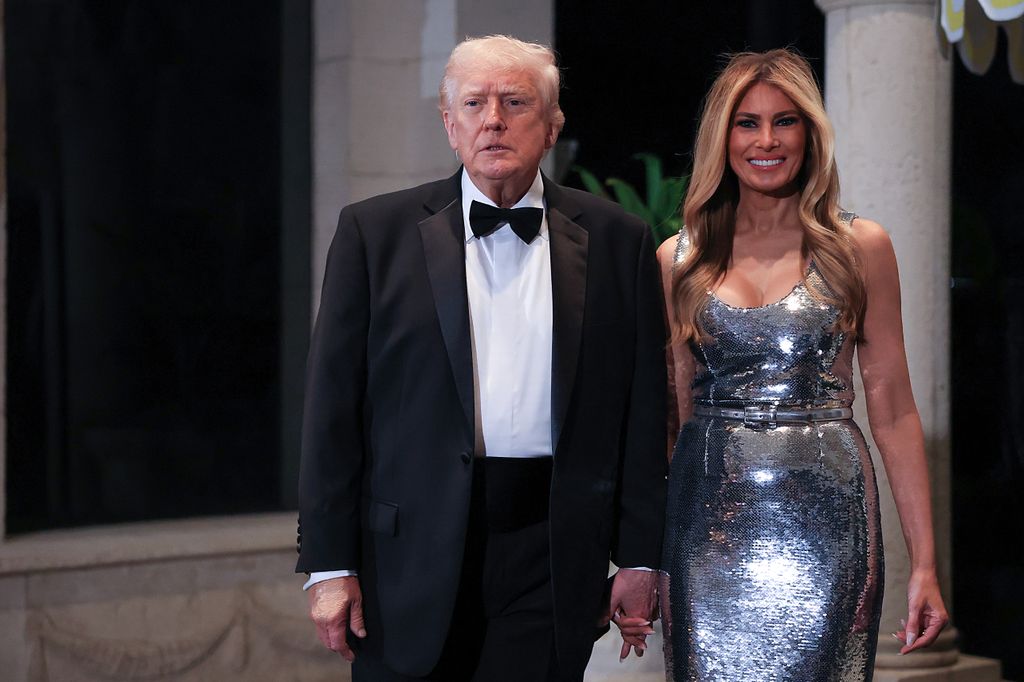Donald y Melania Trump en la fiesta de Nochevieja en Mar-a-Lago 2025.