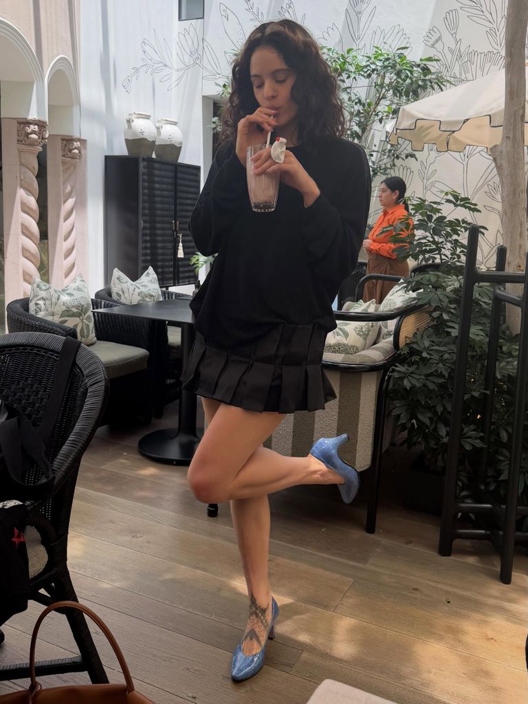 Rosalía se dejó ver en algunos de los cafés más cool del corredor Roma-Condesa. 