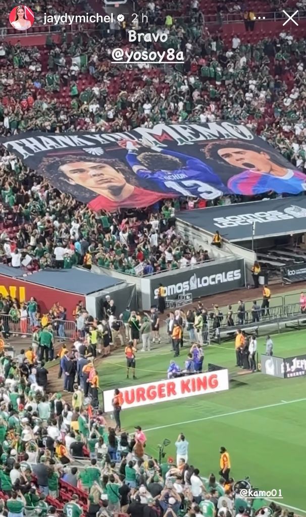 Jaydy Michel captó el momento del homenaje a Memo Ochoa.