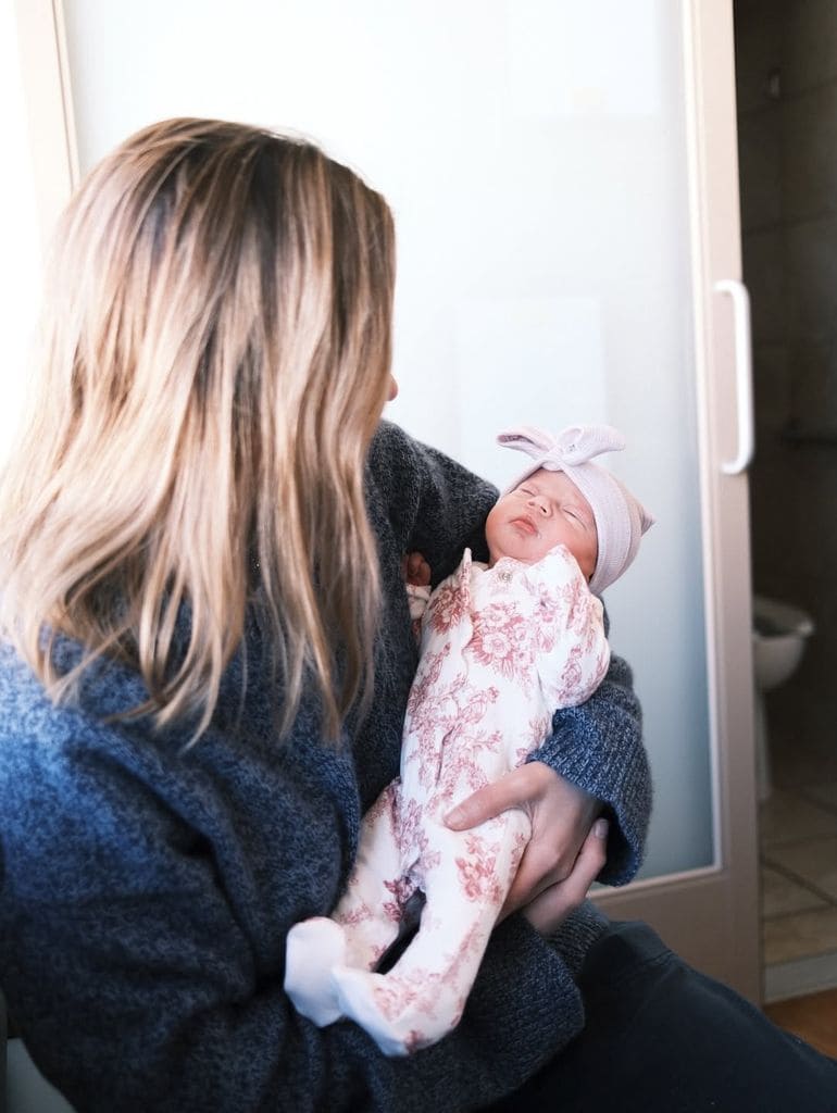 Camila West y su hija Lúa.