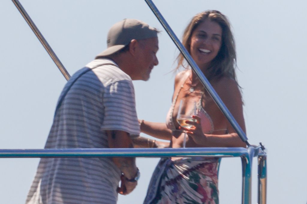 Alejandro Sanz y Stephanie Cayo ya no esconden el gran momento que atraviesa su relación
