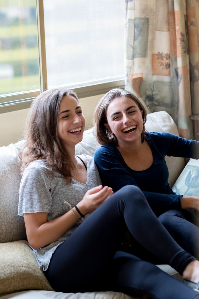 chicas sonriendo