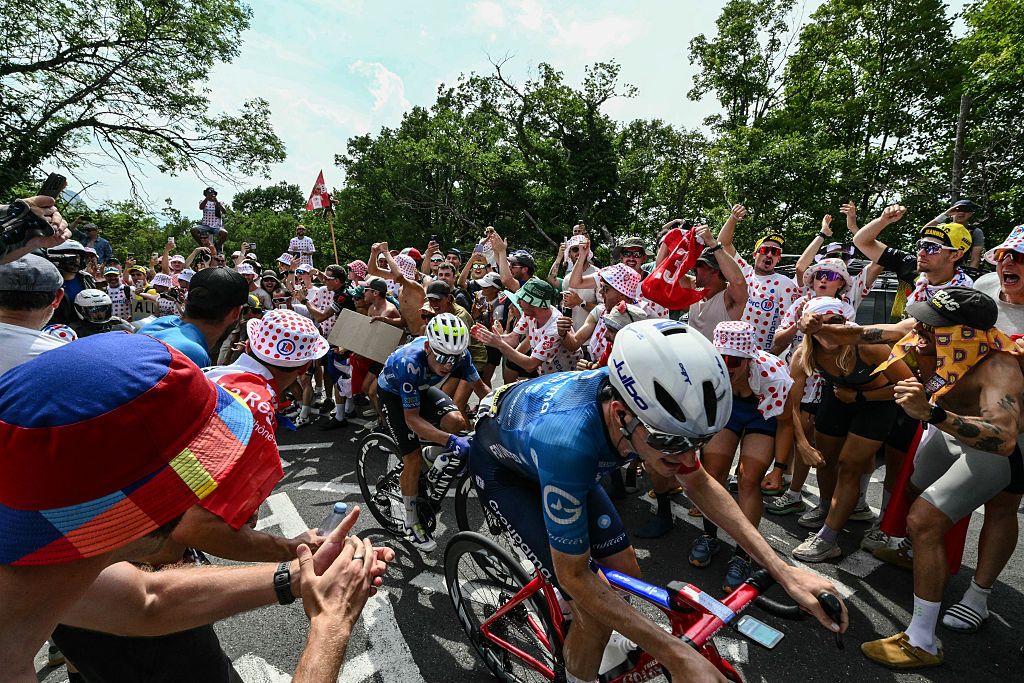 Einer Rubio en la 15a. etapa de la 113° edición del Tour de France en el kilómetro 183,9, entre Champagnole y Plateau de Solaison en las montañas de Jura, el 19 de julio de 2026. 