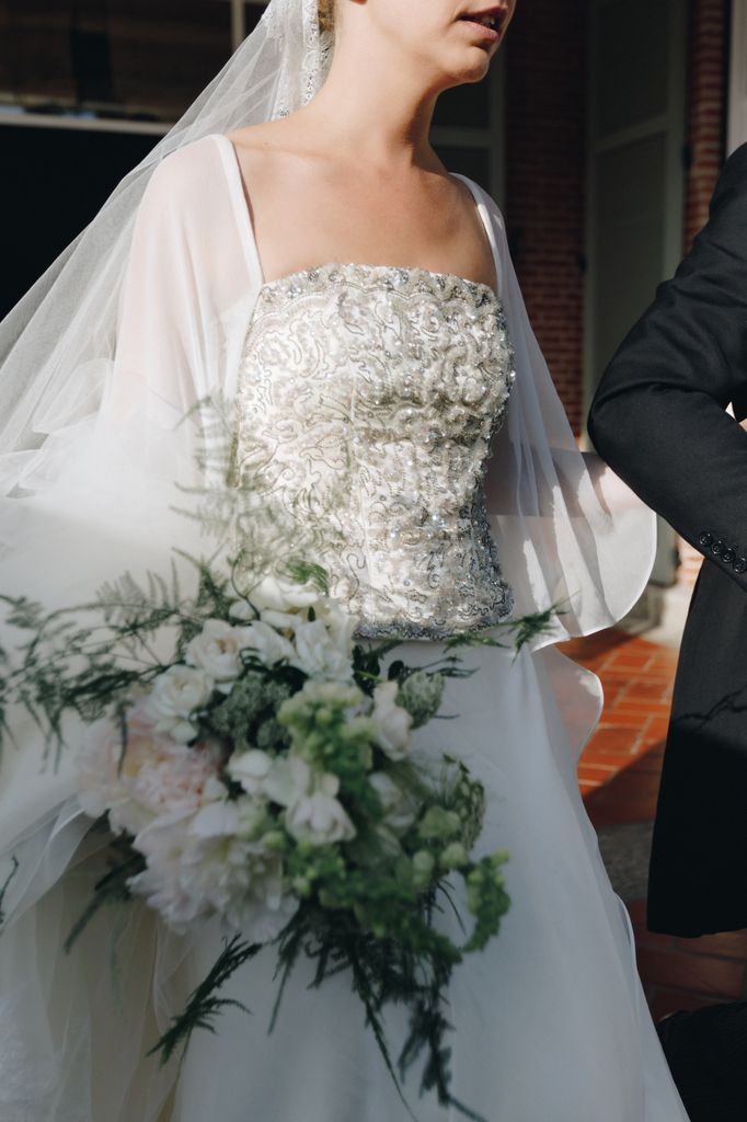 Vestido de novia viral con corsé joya de su abuela
