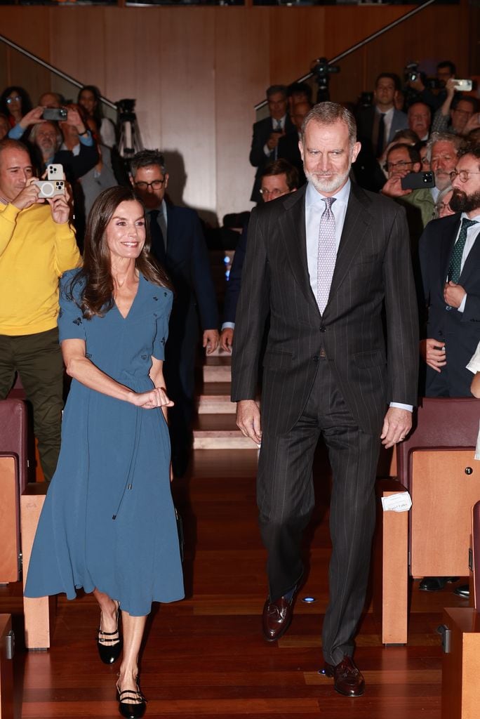 La reina Letizia en los premios de la Asociación de Prensa de Madrid con un vestido de Bottega Veneta