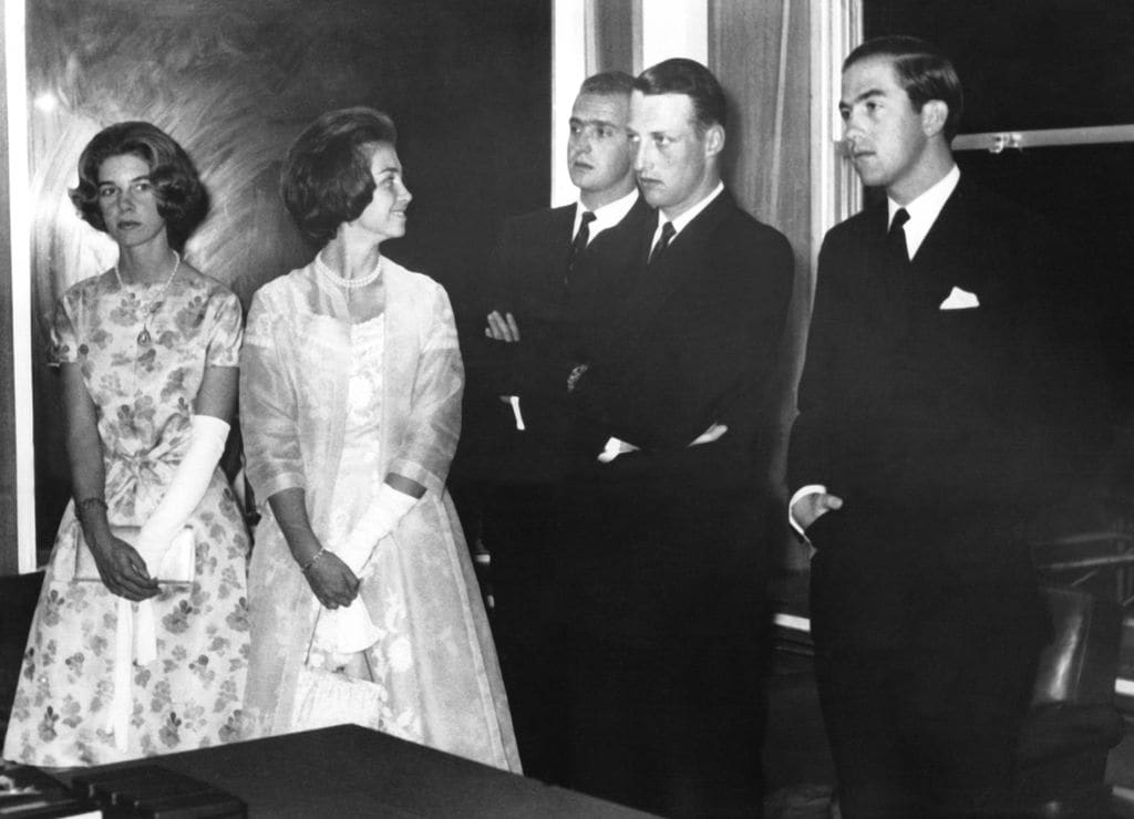 Imagen tomada en 1962. De izquierda a derecha: Irene de Grecia, reina Sofía, rey Juan Carlos, Harald de Noruega y el rey Constantino de Grecia