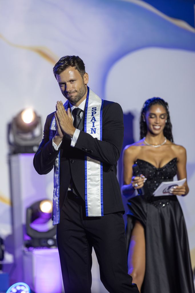 Tony Company en la gala final de Míster Mundo