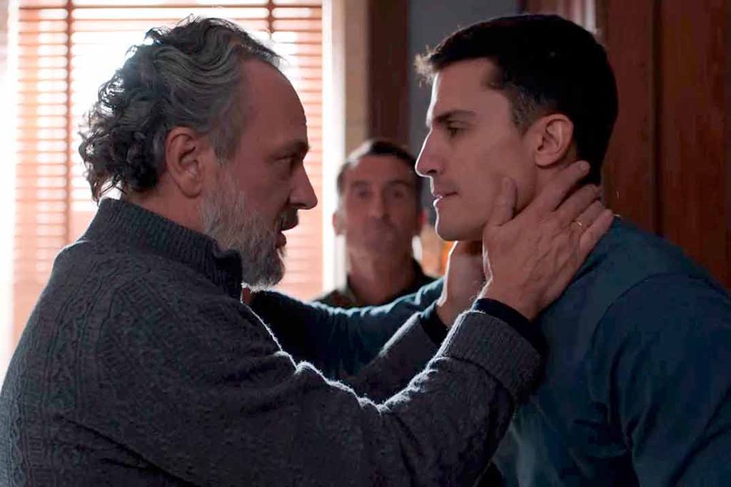 Jose Coronad y Álex González, son capo y ahjado en 'Vivir sin permiso'